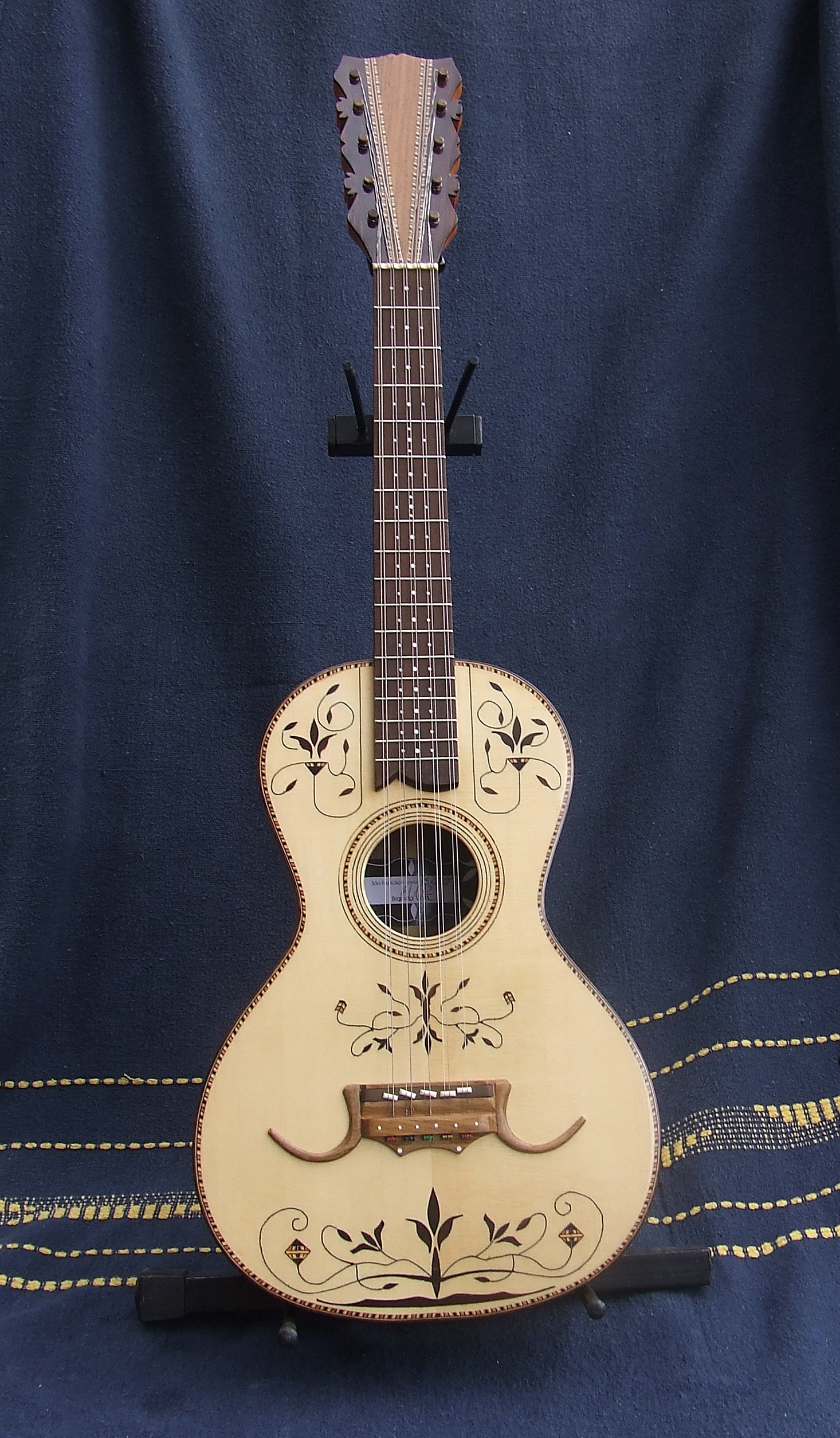 Viola caipira tradicional
